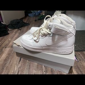 White Air Force one worn 3x in excellent condition with box refer to pictures